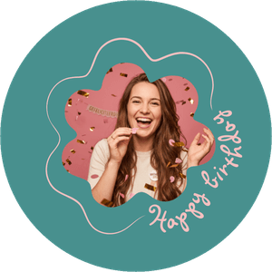 Vrolijke sticker met de tekst 'happy birthday' en foto in organische bloemvorm met subiel lijntje