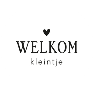Witte sluitzegel met zwarte tekst 'welkom kleintje' en hartje.