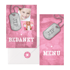 Stoere set in roze army stijl met fotos en legerplaatje