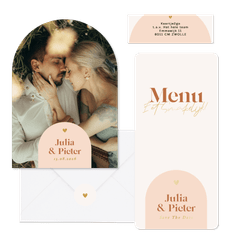 Moderne trouwkaarten met oranje boog en goudfolie