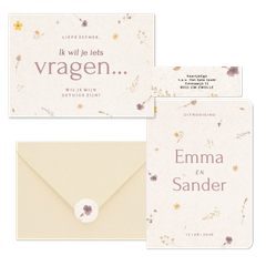 Natuurlijke trouwset met geperste bloemen en papier textuur