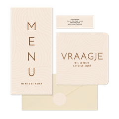 Moderne beige trouwset met golvende lijnen