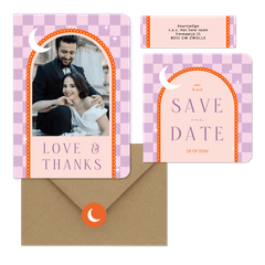 Moderne trouwset met lila ruitjes en oranje boog met maan