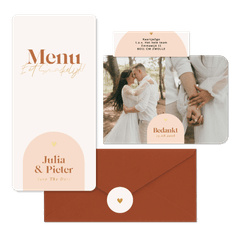 Moderne trouwkaarten met oranje boog en goudfolie