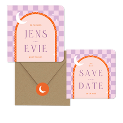 Moderne trouwset met lila ruitjes en oranje boog met maan