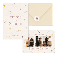 Natuurlijke trouwset met geperste bloemen en papier textuur