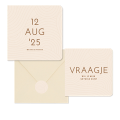 Moderne beige trouwset met golvende lijnen