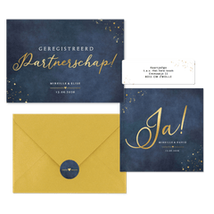 Klassieke donkerblauwe trouwset met goudfolie