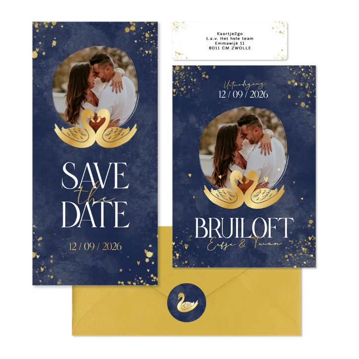 Donkerblauwe trouwset met gouden zwaantjes