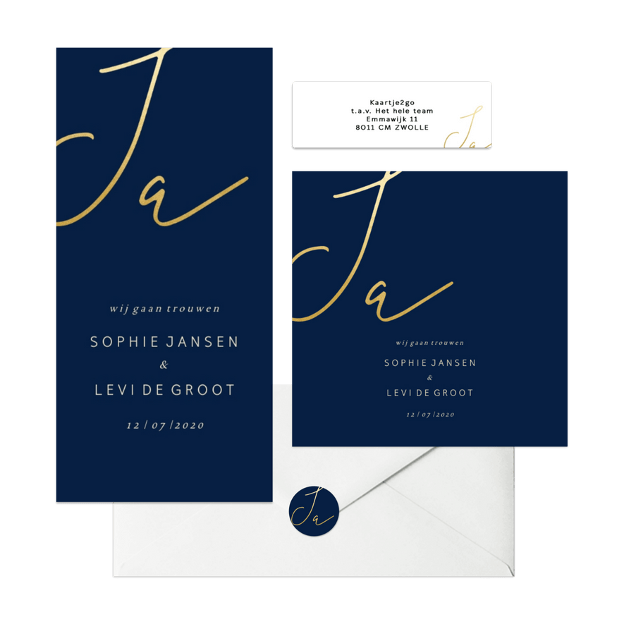 Donkerblauwe trouwset met gouden sierlijke typografie