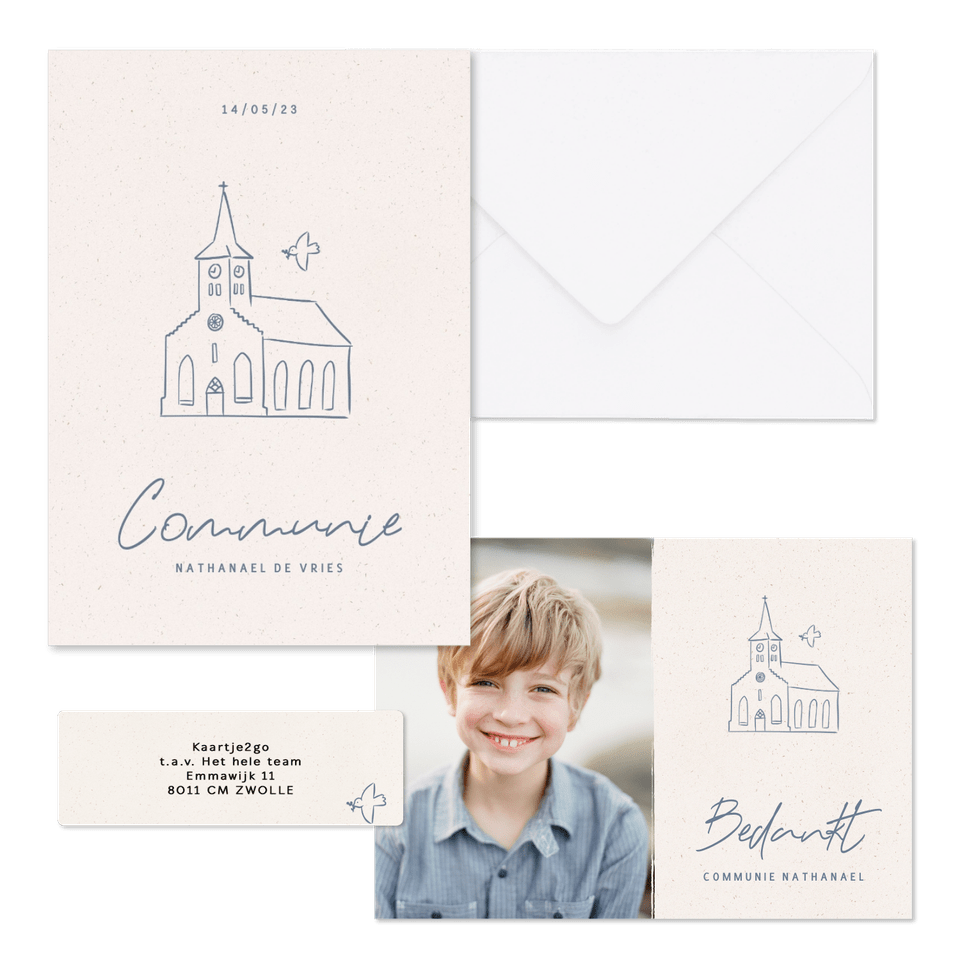 Communieset met illustratie van kerkje en duifje