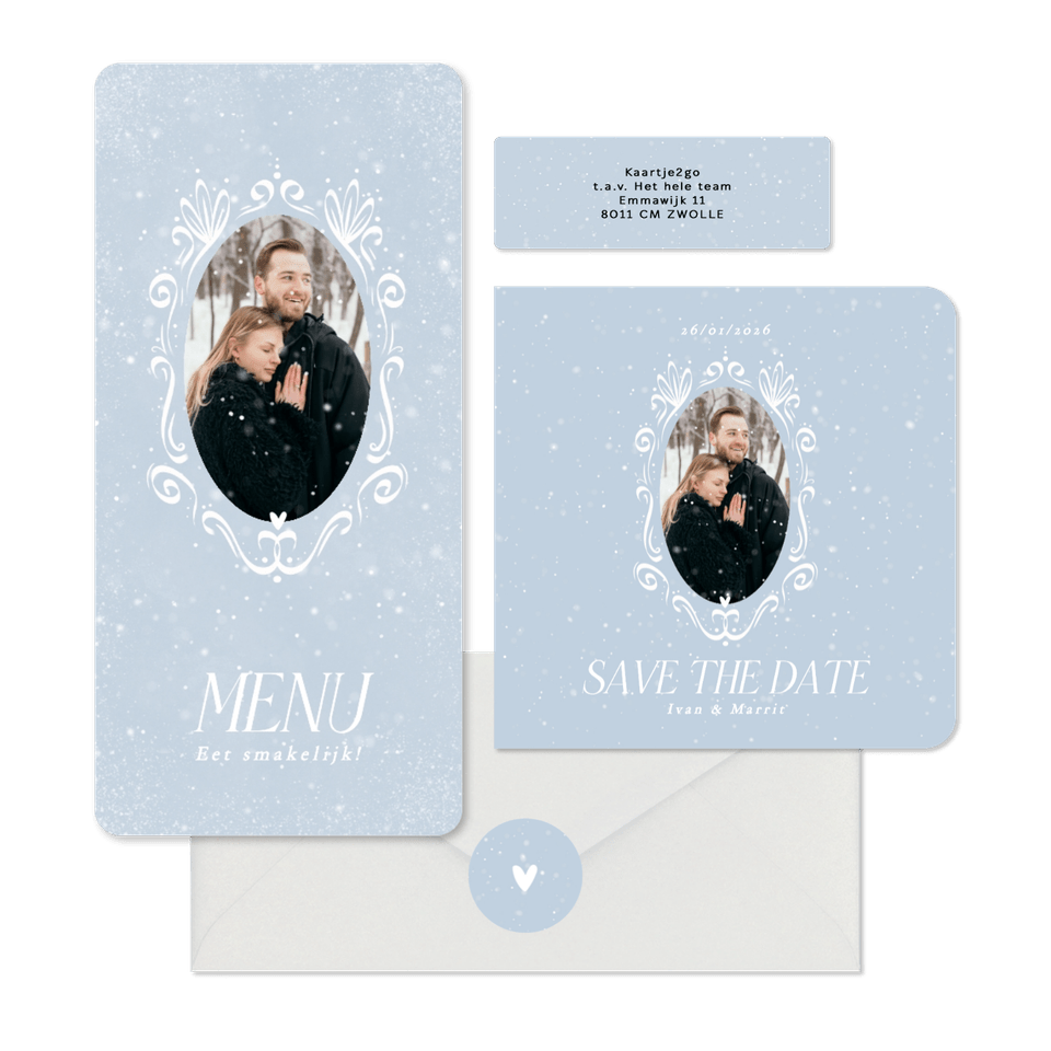 Winter blauwe trouwkaartenset foto in kader en sneeuw
