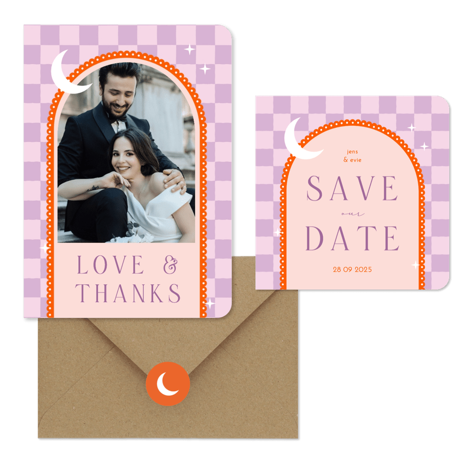 Moderne trouwset met lila ruitjes en oranje boog met maan