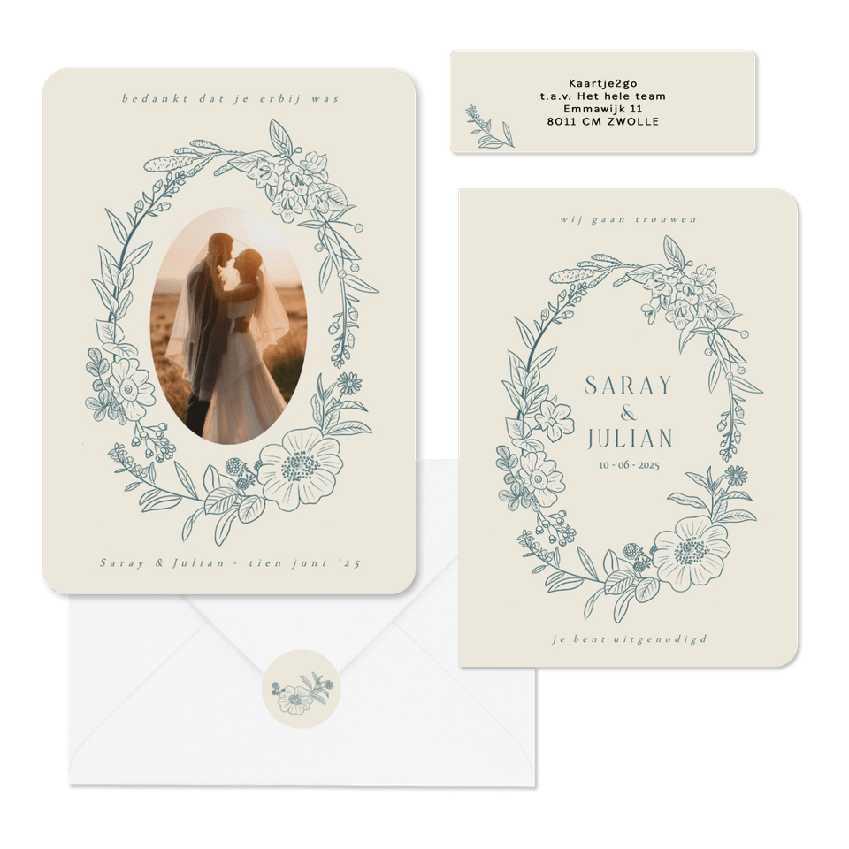 Klassieke set met geïllustreerde bloemenkrans