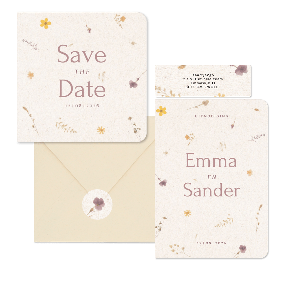 Natuurlijke trouwset met geperste bloemen en papier textuur