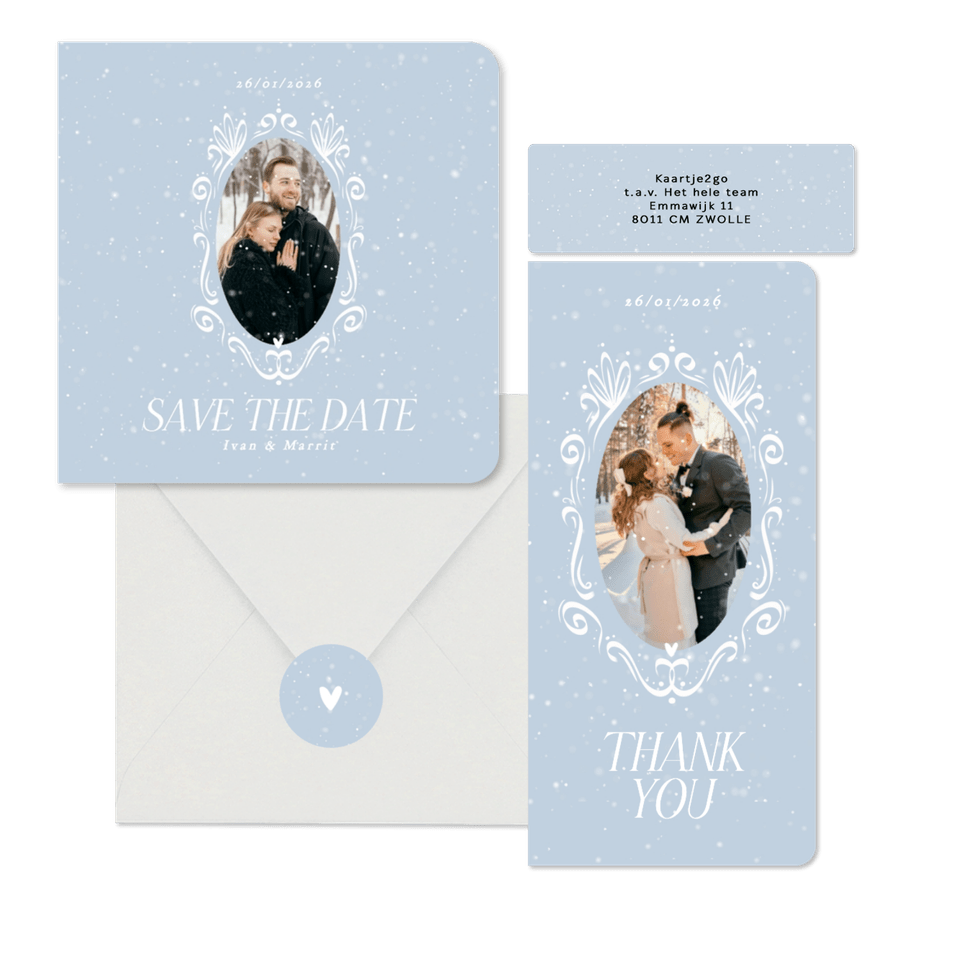 Winter blauwe trouwkaartenset foto in kader en sneeuw