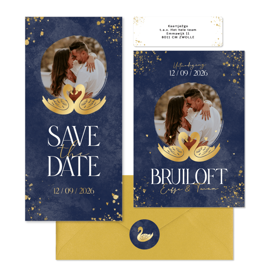 Donkerblauwe trouwset met gouden zwaantjes