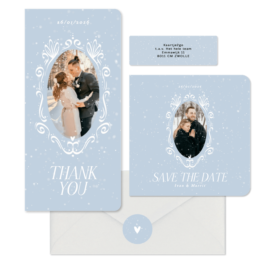 Winter blauwe trouwkaartenset foto in kader en sneeuw